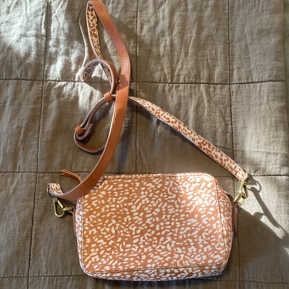 NEW Madewell The Transport Camera Bag Animal Spot Calf Hair Toffee - Picture 3 of 6